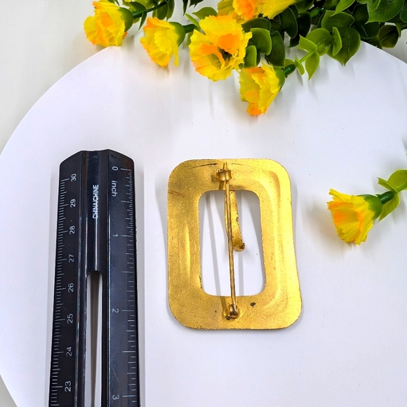 Oversized Belt Buckle Design Matte Gold Vintage Brooch - Picture 4 of 4